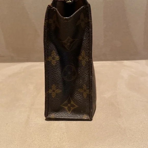 LV,  travel or make up case - Picture 2 of 10